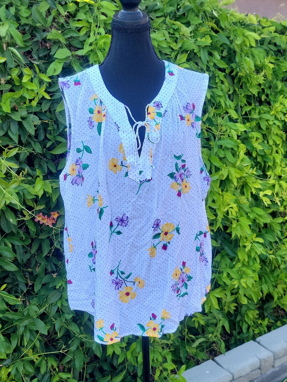 Old Navy White Polka Dot Sleeveless Floral Tie-Neck Camisole XXL